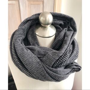 lululemon vinyasa scarf grey and black stripe